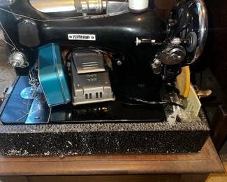 VINTAGE ELECTRO GRAND SEWING MACHINE IN BOX