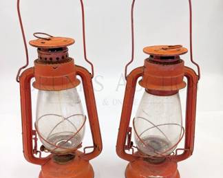 (X2) VINTAGE - WINGED WHEEL LANTERNS
MADE IN JAPAN
RED METAL LANTERNS WITH ORIGINAL GLASS GLOBES
12" TALL, NOT INCLUDING HANDLE