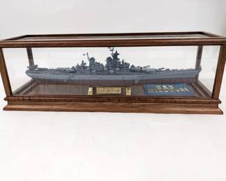 U.S.S. MISSOURI BATTLESHIP MODEL W/ DISPLAY CASE
1:550 SCALE DIECAST REPLICA
W/ CERTIFICATE OF AUTHENTICITY
HAND ASSEMBLED W/ OVER 500 PARTS
