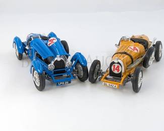 (X2) BBURAGO BUGATTI DIECAST CARS
MADE IN ITALY
(2) 1934 BUGATTI TYPE 59, 10'' L