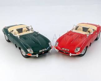 (X2) BBURAGO JAGUAR DIECAST CARS
MADE IN ITALY
(2) 1961 JAGUAR "E", 10'' L