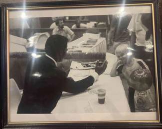 Two 8 X 10 Black And White Pictures Of Lou Brock The Idle