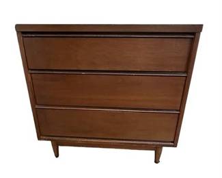 Lot 67   9 Bid(s)
Set of Two Three Drawer Dressers