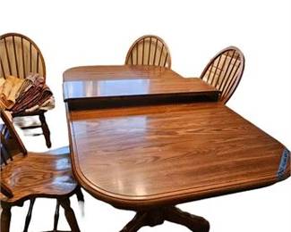Lot 222   12 Bid(s)
Dining Room Table and 4 Chairs