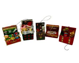 Lot 105   1 Bid(s)
Lot of Christmas Chest Ornaments