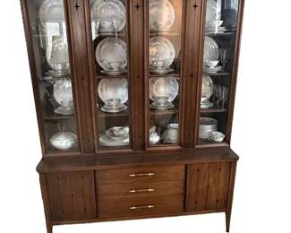 Lot 4   1 Bid(s)
Mid Century Broyhill "Saga" China Cabinet