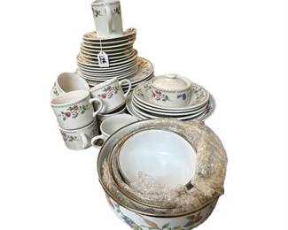 Lot 176   1 Bid(s)
Farberware Stoneware English Garden Serving Set