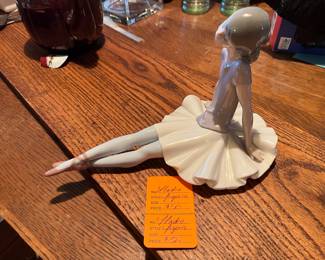$50 - Lladro ballerina seating