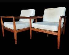 Pair of Vintage Paul McCobb Style Spindle Back Mid Century Modern MCM Lounge Chairs
