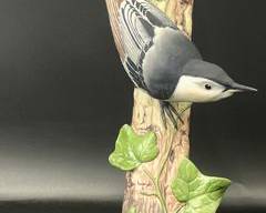 Fine Boehm Nuthatch 469 Bird on Ivy Branch Tree Porcelain Collectible Figurine In Mint Condition

