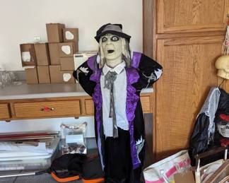 Animated Halloween decoration