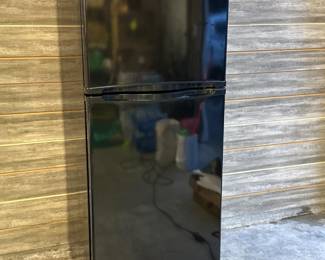 Haier 9.6 cu ft Refrigerator/Freezer