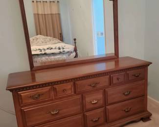 "Sleigh Bells in Savannah Lakes" in McCormick, SC Closing on Mon 12/11 at 8p. Pickup: Wed 12/13 2-6p. Please click here to view more photos, descriptions, and current bids:&nbsp;https://ctbids.com/estate-sale/25406