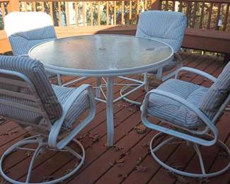 "Sleigh Bells in Savannah Lakes" in McCormick, SC Closing on Mon 12/11 at 8p. Pickup: Wed 12/13 2-6p. Please click here to view more photos, descriptions, and current bids:&nbsp;https://ctbids.com/estate-sale/25406