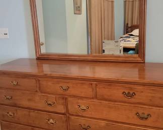 "Sleigh Bells in Savannah Lakes" in McCormick, SC Closing on Mon 12/11 at 8p. Pickup: Wed 12/13 2-6p. Please click here to view more photos, descriptions, and current bids:&nbsp;https://ctbids.com/estate-sale/25406