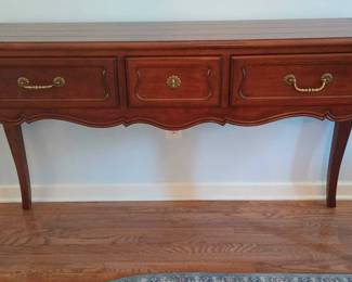 "Sleigh Bells in Savannah Lakes" in McCormick, SC Closing on Mon 12/11 at 8p. Pickup: Wed 12/13 2-6p. Please click here to view more photos, descriptions, and current bids:&nbsp;https://ctbids.com/estate-sale/25406