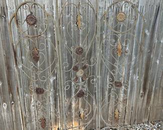 Metal trifold screen 