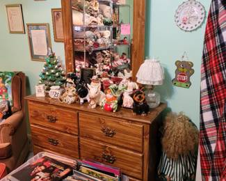 6 Drawer Dresser w/ Mirror, Vintage Records