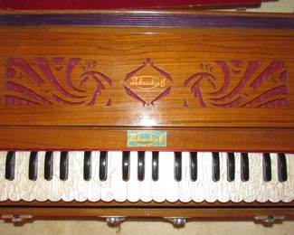 Beautiful Table Model Pakrashi Harmonium
