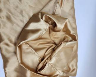 2 GOLD SATIN PILLOW CASES