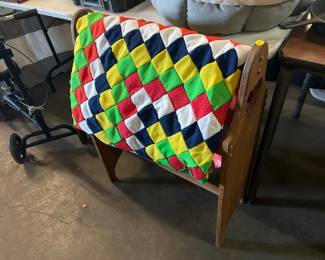 QUILT RACK AND QUILT TOPPER
