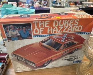 DUKES OF HAZARD GENERAL LEE MODEL CAR KIT