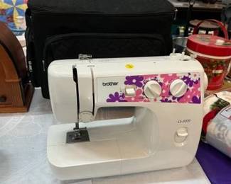 BROTHER LS2000 SEWING MACHINE WITH CARRYING CASE