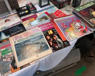 LOT OF VINTAGE CHRISTMAS RECORD ALBUMS