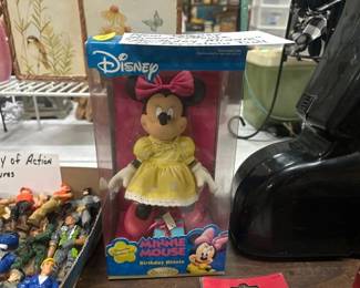 MINNIE MOUSE BIRTHDAY DOLL