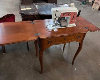 SINGER SEWING MACHINE