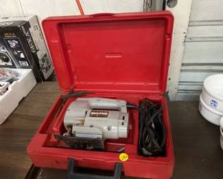 SKIL SAW WITH CASE