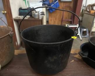 CAST IRON POT