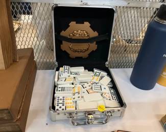 DOMINOS GAME SET