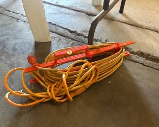 EXTENSION CORD