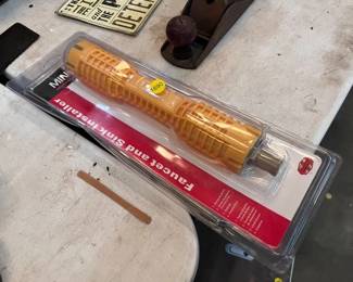 FAUCET AND SINK INSTALLER