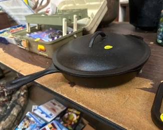 LODGE CAST IRON SKILLET WITH LID