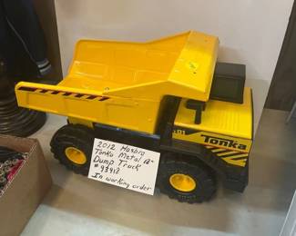 2012 HASBRO TONKA METAL 18 TOY DUMP TRUCK