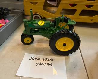 DIE CAST JOHN DEERE TRACTOR