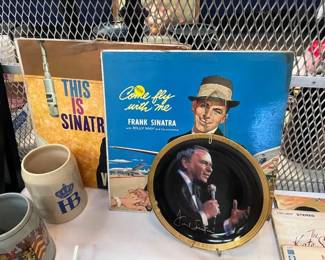 FRANK SINATRA COLLECTOR PLATE AND RECORD ALBUMS
