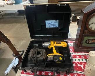 DEWALT IMPACT DRILL WITH BATTERY AND CHARGER