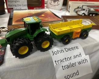 JOHN DEERE TOY TRACTOR