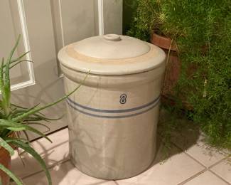size 8 crock with lid