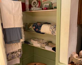 table linens, large basket, HUGE pine cones