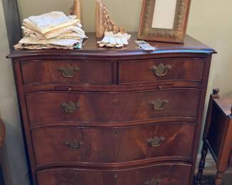 serpentine 5-drawer chest with pull-out board