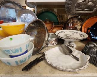 Pyrex Bowls - Strainer - Cakeplate