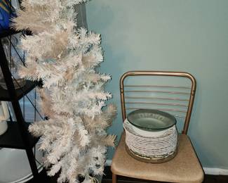 White Christmas Tree - Game Table Chair