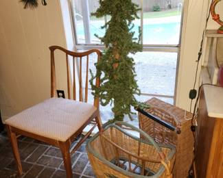 Primitive Christmas Tree - Single Chair - Wicker Baskets