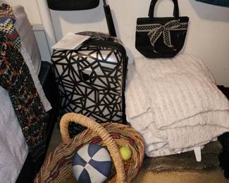 Luggage - Basket - Blankets