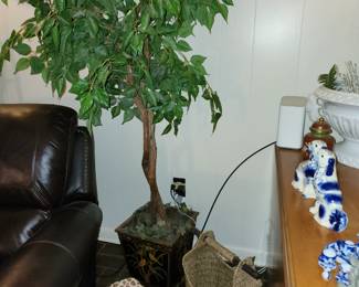 Artificial Tree - Wicker Basket - Giraffe Stool