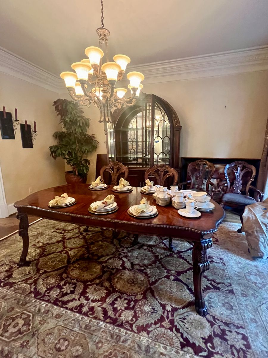 Gorgeous dinning room tabnle and chairs China cabinet